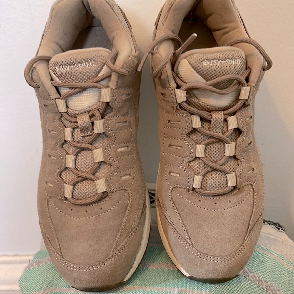 EASY-SPIRIT SIZE 8 Women’s sneakers!!! These are the most comfortable sneakers!